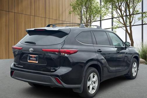 Midnight Black Metallic 2020 Toyota Highlander L