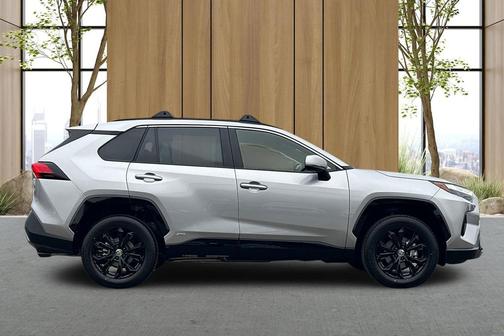 2025 Toyota RAV4 Hybrid SE