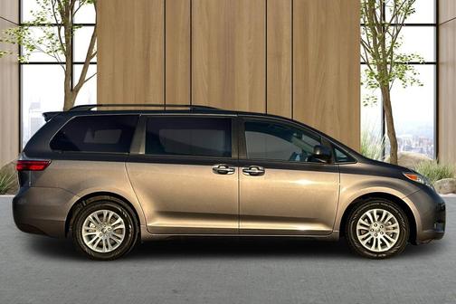 2017 Toyota Sienna XLE