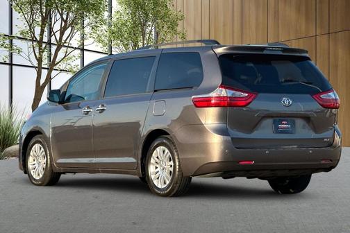 2017 Toyota Sienna XLE