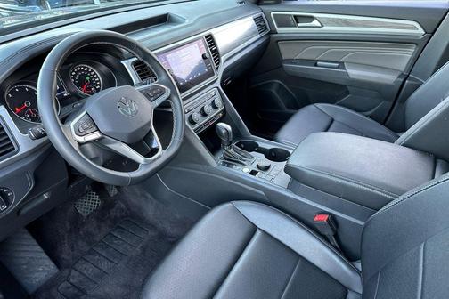 Platinum Gray Metallic 2021 Volkswagen Atlas Cross Sport 2.0T SE w/Technology 4MOTION