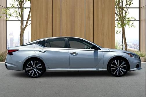 2022 Nissan Altima SR FWD