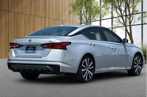 2022 Nissan Altima SR FWD