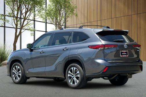 Magnetic Gray Metallic 2023 Toyota Highlander Hybrid XLE