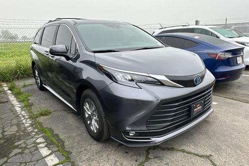2025 Toyota Sienna XLE