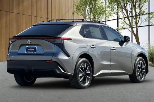 01l5 2026 Toyota bZ XLE Plus