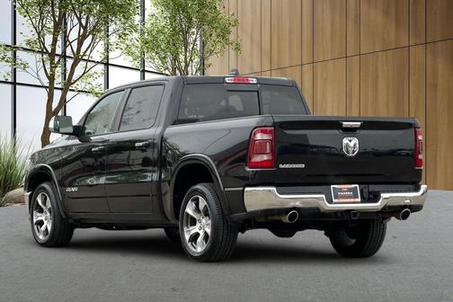 Diamond Black Crystal Pearlcoat 2019 RAM 1500 Laramie