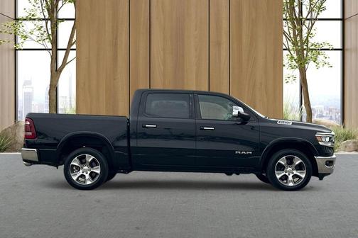 Diamond Black Crystal Pearlcoat 2019 RAM 1500 Laramie