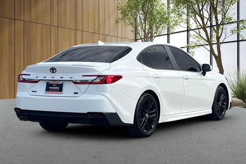 Ice 2025 Toyota Camry SE