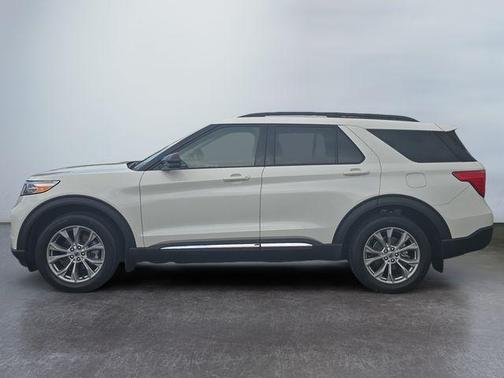 White Metallic 2024 Ford Explorer XLT
