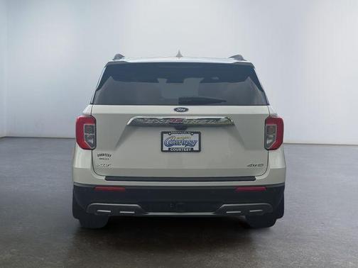White Metallic 2024 Ford Explorer XLT