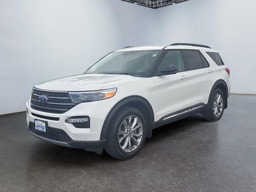 White Metallic 2024 Ford Explorer XLT