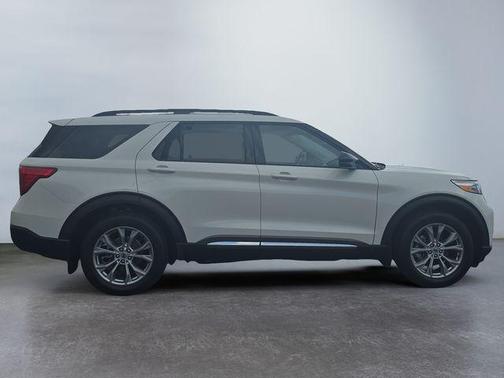 White Metallic 2024 Ford Explorer XLT