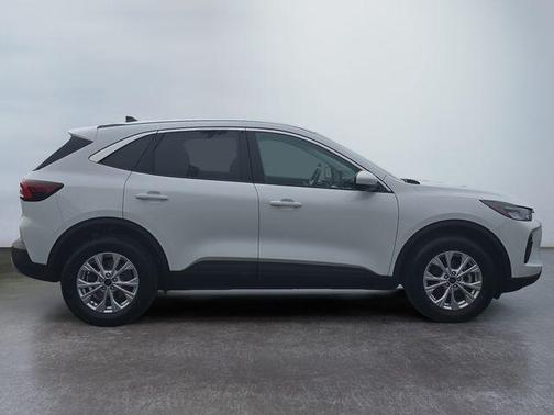 Oxford White 2023 Ford Escape Active