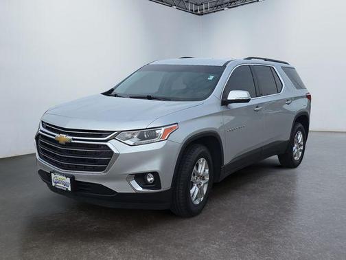 Silver Ice Metallic 2021 Chevrolet Traverse LT Cloth