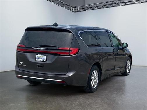 2023 Chrysler Pacifica Touring-L