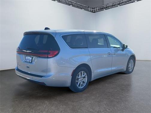 2024 Chrysler Pacifica Touring-L
