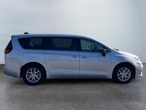 2024 Chrysler Pacifica Touring-L