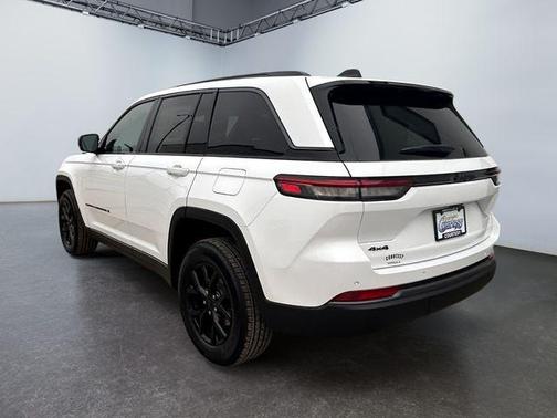 2026 Jeep Grand Cherokee Laredo