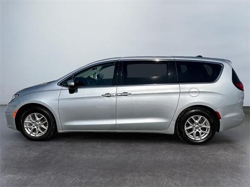 2023 Chrysler Pacifica Touring-L