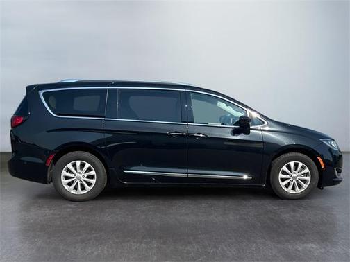 2018 Chrysler Pacifica Touring-L
