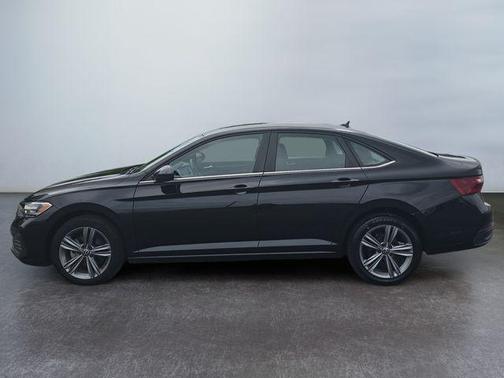 Deep Black Pearl Effect 2024 Volkswagen Jetta 1.5T SE