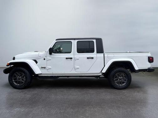 Bright White Clearcoat 2026 Jeep Gladiator Sport