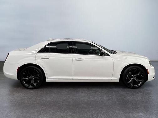 2021 Chrysler 300 Touring