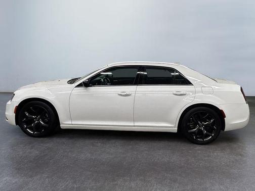 2021 Chrysler 300 Touring