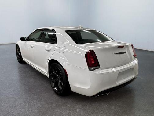 2021 Chrysler 300 Touring