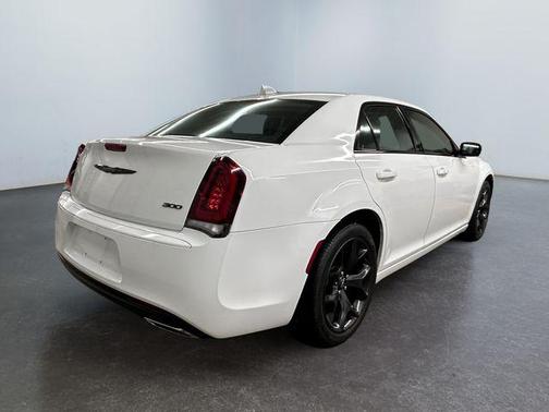 2021 Chrysler 300 Touring
