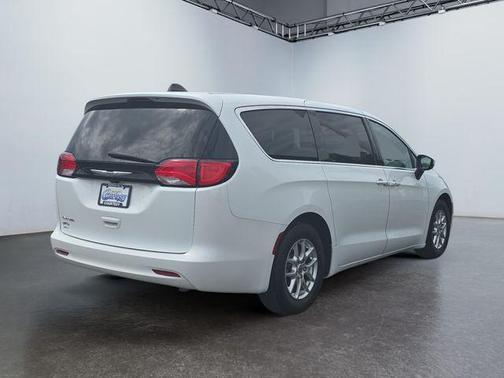 Bright White Clearcoat 2023 Chrysler Voyager LX