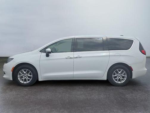 Bright White Clearcoat 2023 Chrysler Voyager LX