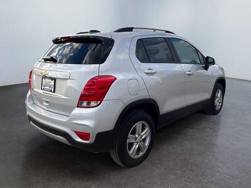 Silver Ice Metallic 2022 Chevrolet Trax LT