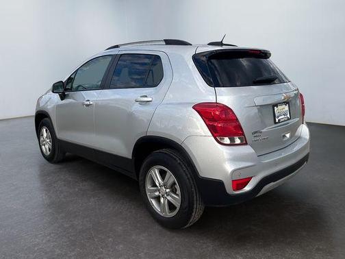 Silver Ice Metallic 2022 Chevrolet Trax LT