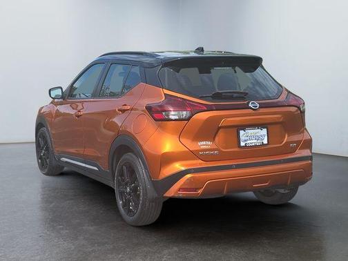 Monarch Orange / Super Black 2021 Nissan Kicks SR