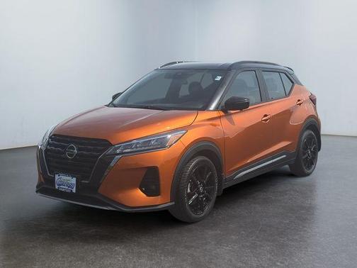 Monarch Orange / Super Black 2021 Nissan Kicks SR