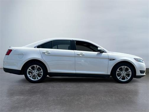 2018 Ford Taurus SEL