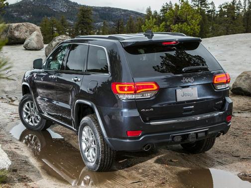 Bright White Clearcoat 2015 Jeep Grand Cherokee Laredo