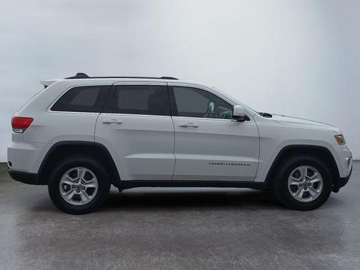 Bright White Clearcoat 2015 Jeep Grand Cherokee Laredo