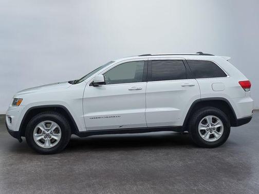 Bright White Clearcoat 2015 Jeep Grand Cherokee Laredo