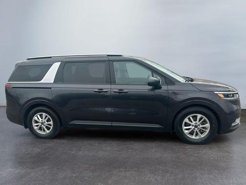 2022 Kia Carnival LX