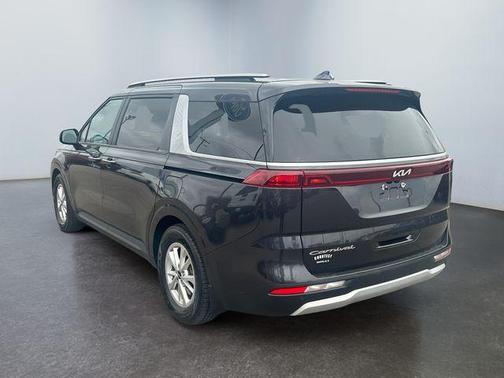 2022 Kia Carnival LX