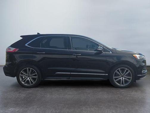 Black 2019 Ford Edge Titanium