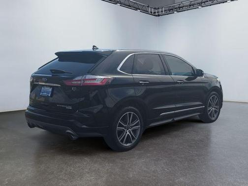 Black 2019 Ford Edge Titanium