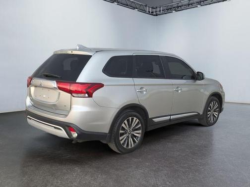 2020 Mitsubishi Outlander 