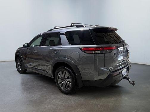 2023 Nissan Pathfinder SV