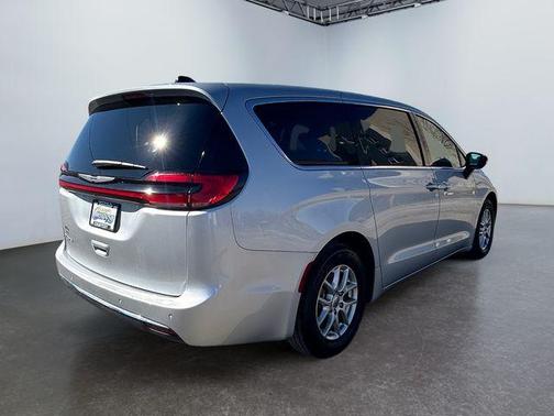 2024 Chrysler Pacifica Touring-L