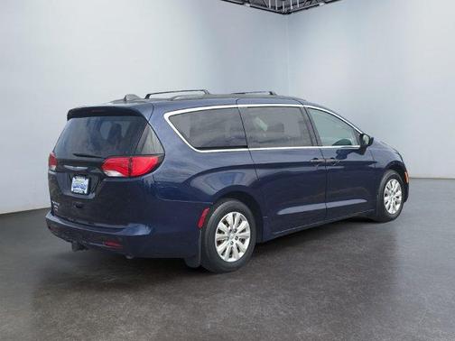 Jazz Blue Pearlcoat 2018 Chrysler Pacifica L