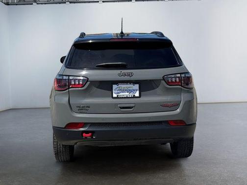 Sting Gray Clearcoat 2024 Jeep Compass Trailhawk